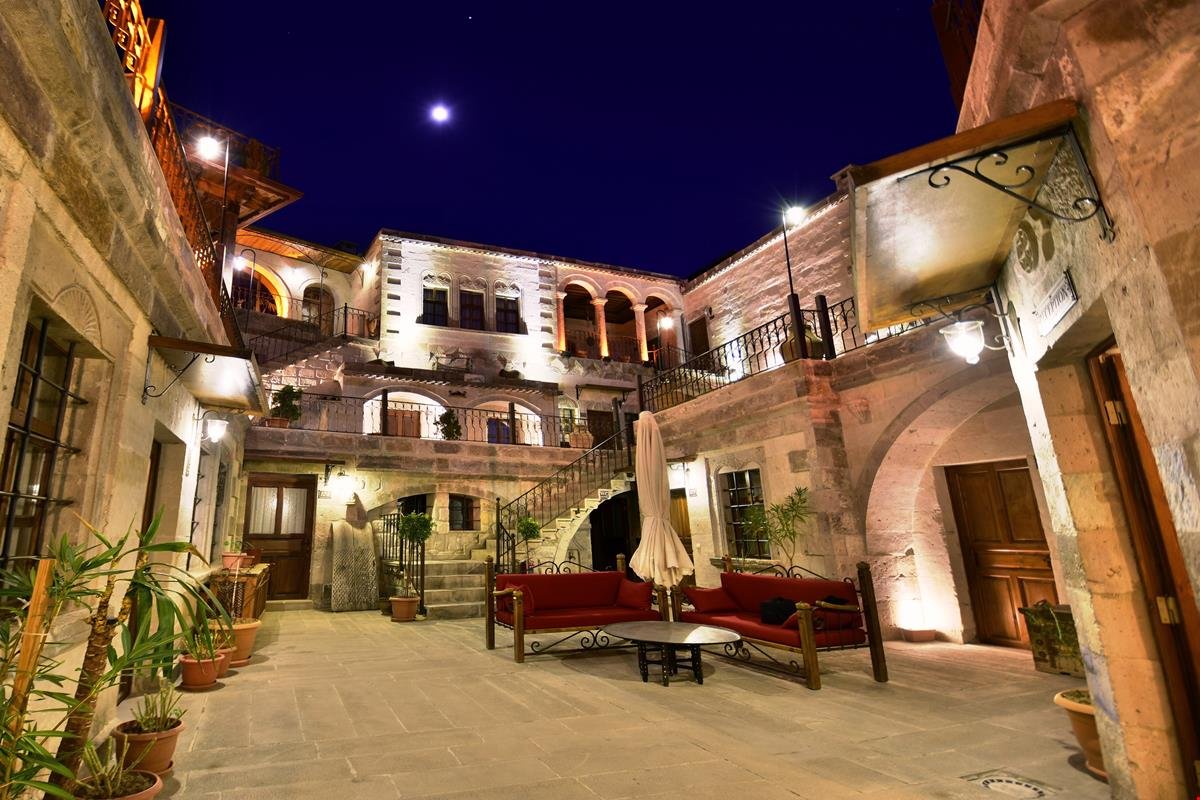Harman Cave Hotel