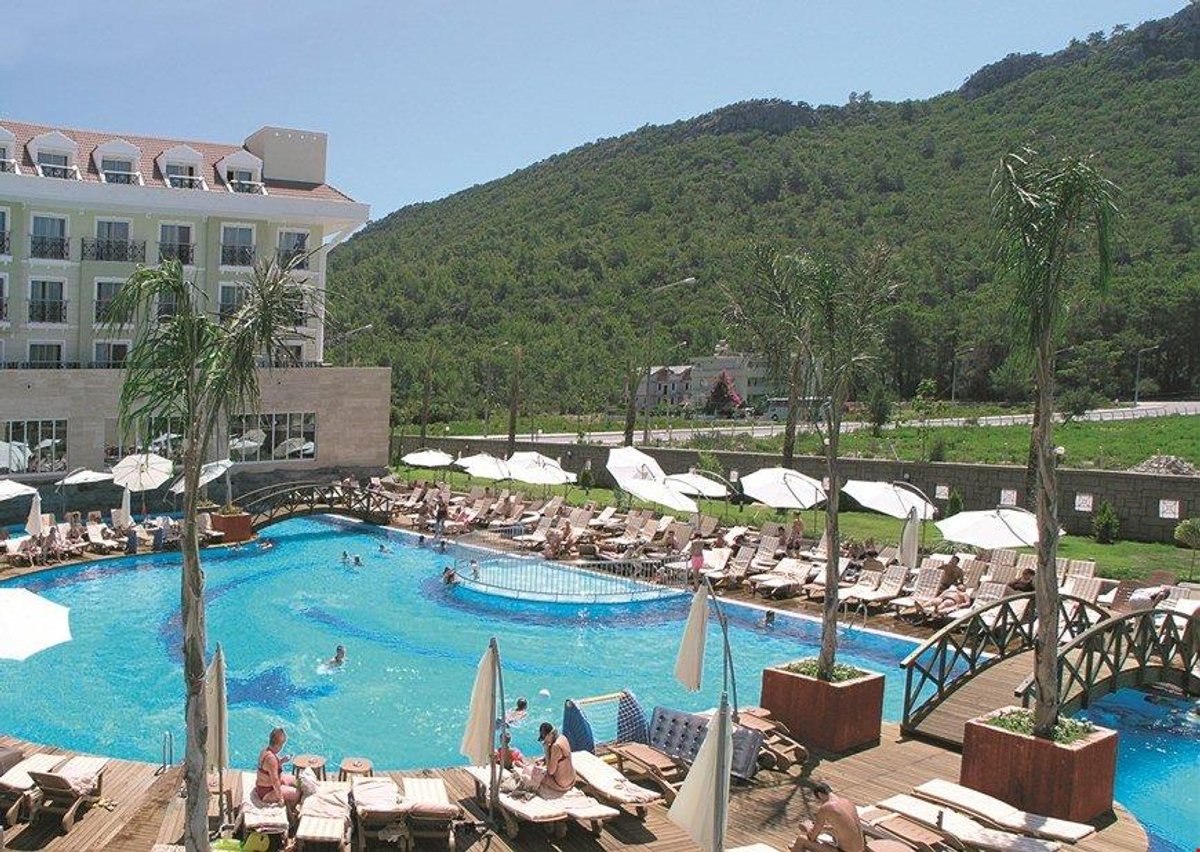 Meder Resort Hotel