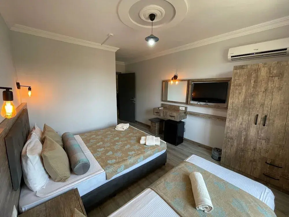 Seven City Hotel