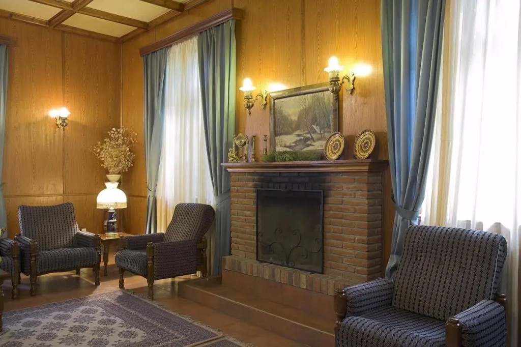 New Helvetia Hotel