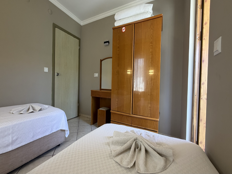 Arya Hotel
