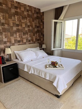 B.equine Range Hotel