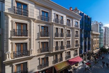 Vision Deluxe Hotel
